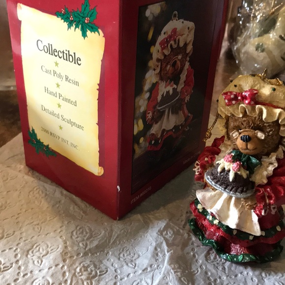 Mrs Clays Teddy Bear figurine    Very detailed - Picture 2 of 4